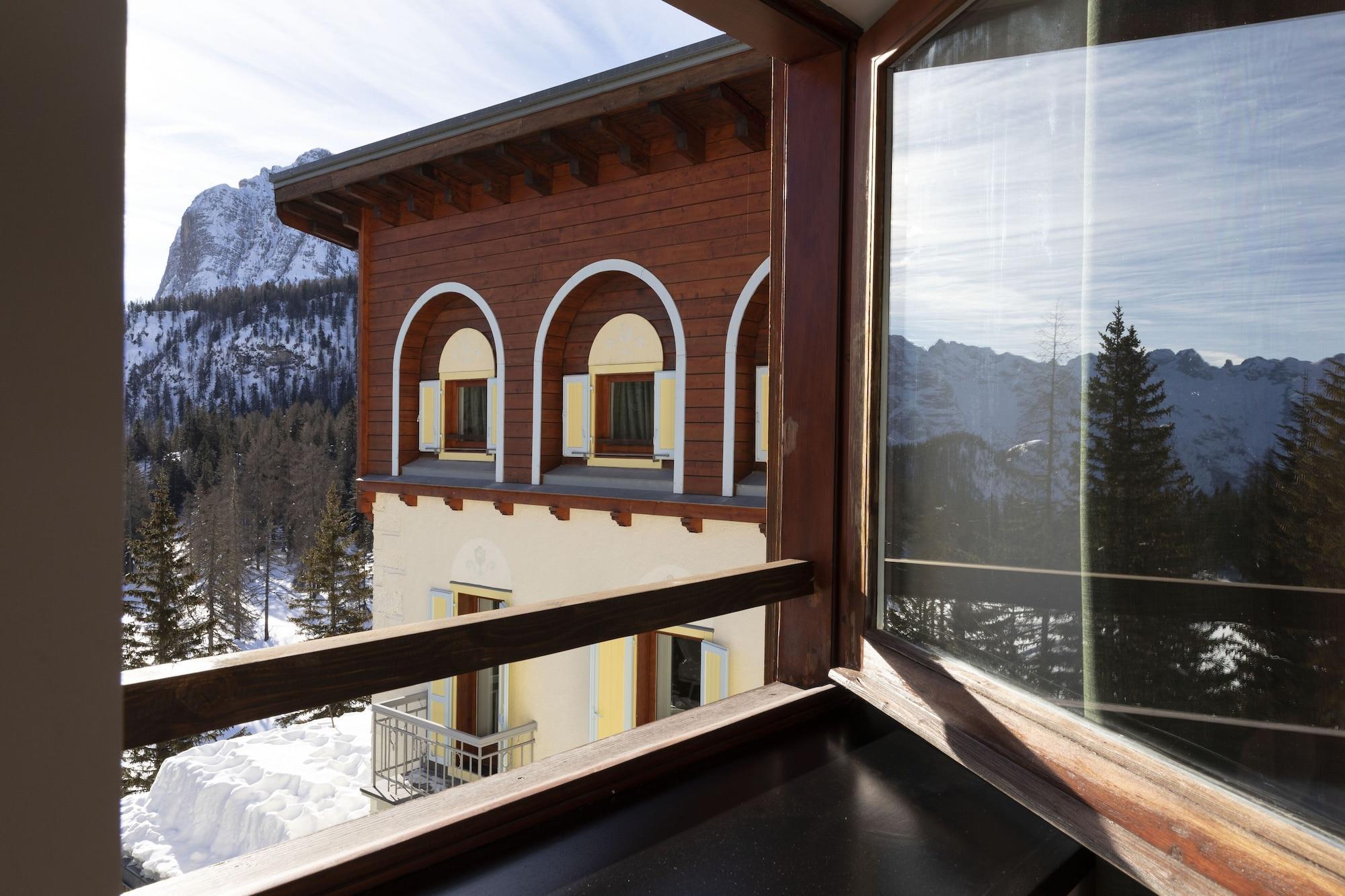 B&B Hotel Passo Tre Croci Cortina Cortina d'Ampezzo Bagian luar foto